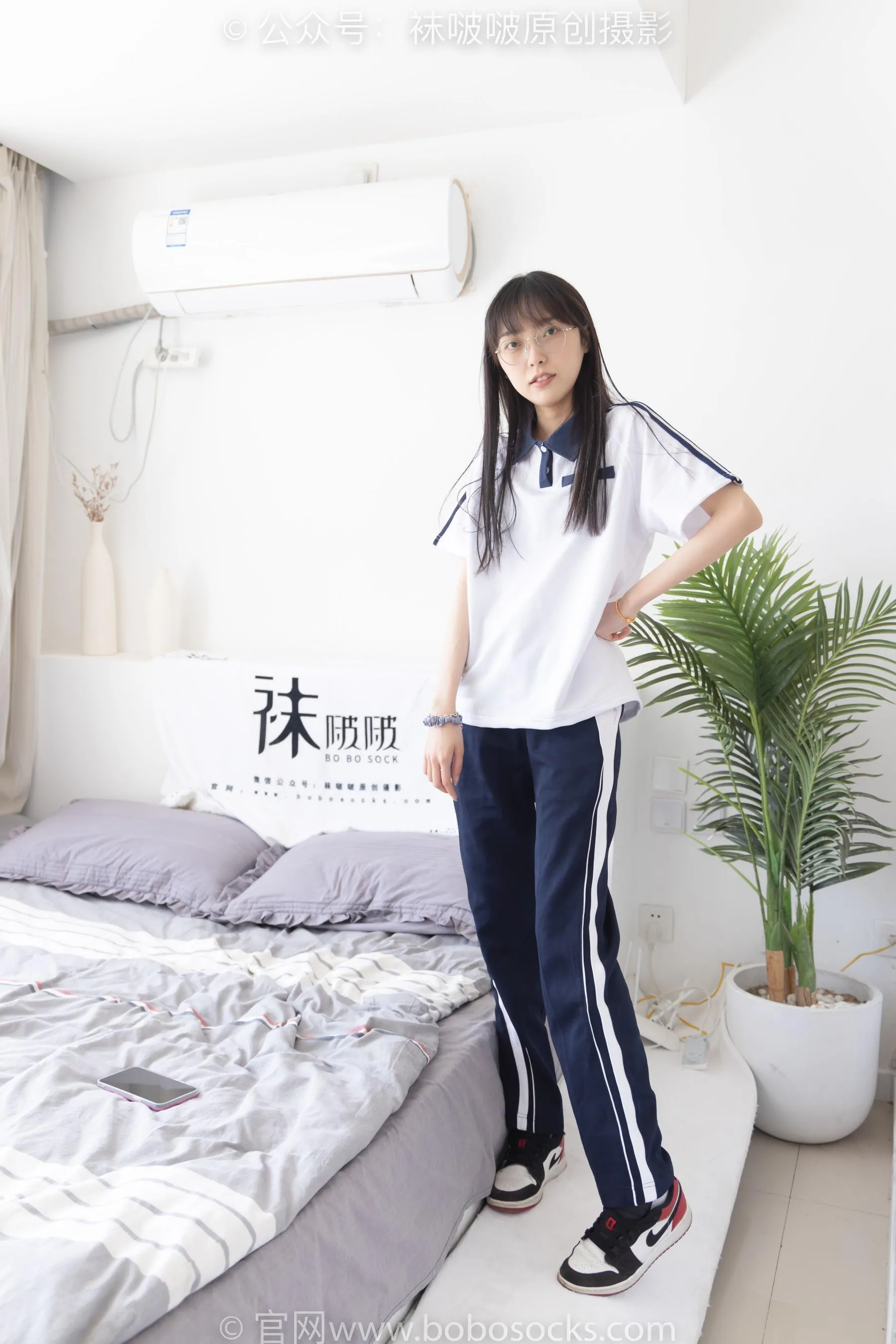 [BoBoSocks袜啵啵]NO.207 稚予-aj板鞋、白棉袜、油亮白丝、校服裤里丝 [87P]插图4